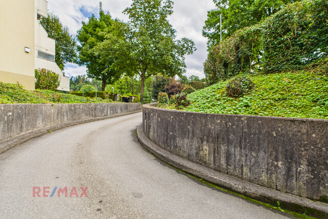 Platz für die Familie: Lichtdurchflutete Wohnung mit Balkon und bester Anbindung