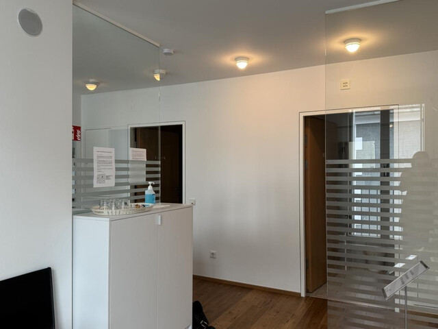 Zentrale Praxis-Bürofläche mit Tiefgaragenplatz