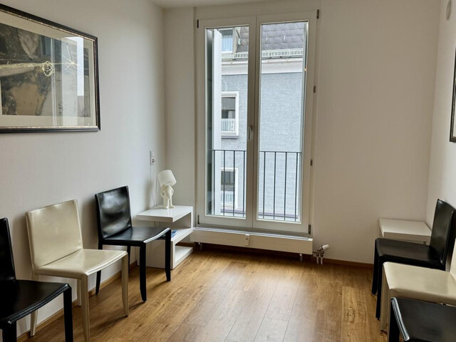 Zentrale Praxis-Bürofläche mit Tiefgaragenplatz