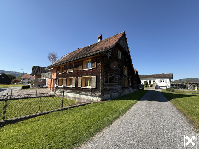 Alte Doppelhaushälfte mit Stadel in sonniger Lage!