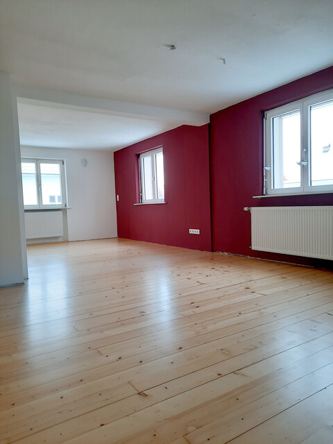 Geräumiges Haus mit Atelier/ Büro/Physio ,  5 Parkplätze, Terrasse, Garten, Abstellraum, Keller und Dachboden