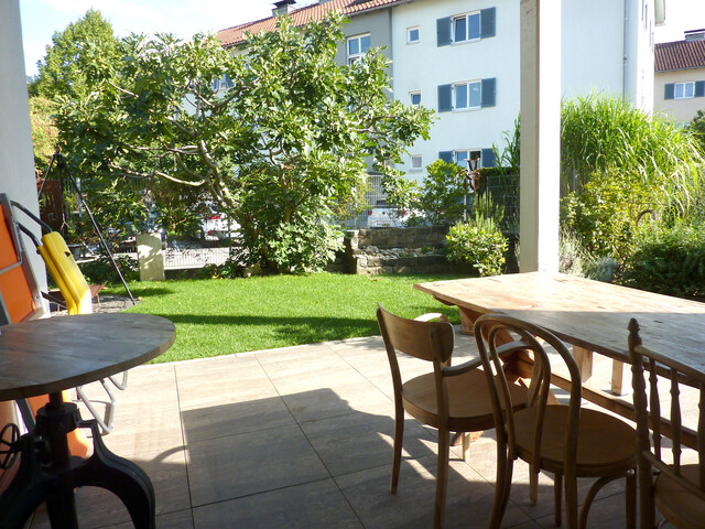 Geräumiges Haus mit Atelier/ Büro/Physio ,  5 Parkplätze, Terrasse, Garten, Abstellraum, Keller und Dachboden