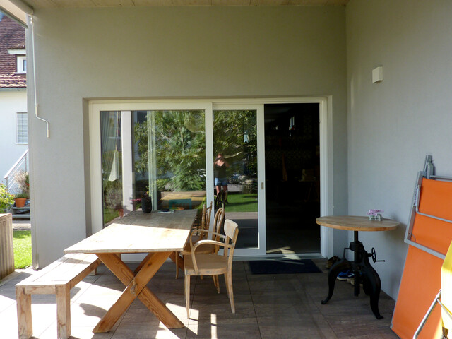 Geräumiges Haus mit Atelier/ Büro/Physio ,  5 Parkplätze, Terrasse, Garten, Abstellraum, Keller und Dachboden
