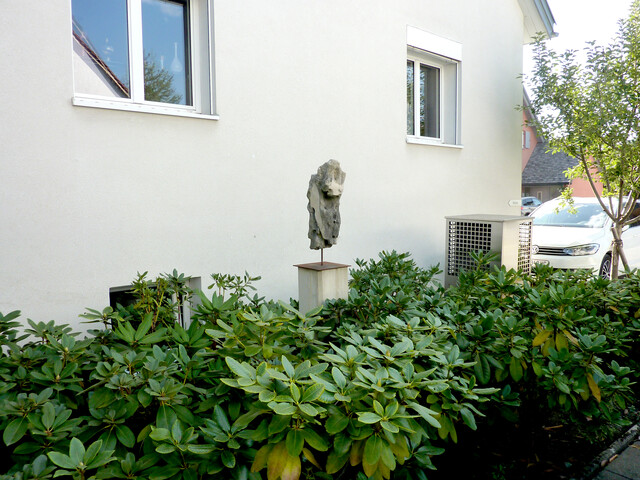 Geräumiges Haus mit Atelier/ Büro/Physio ,  5 Parkplätze, Terrasse, Garten, Abstellraum, Keller und Dachboden