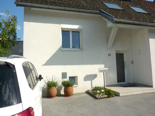 Geräumiges Haus mit Atelier/ Büro/Physio ,  5 Parkplätze, Terrasse, Garten, Abstellraum, Keller und Dachboden