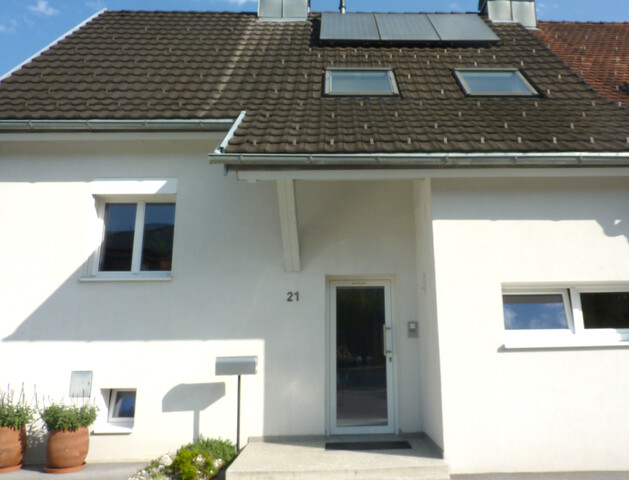 Geräumiges Haus mit Atelier/ Büro/Physio ,  5 Parkplätze, Terrasse, Garten, Abstellraum, Keller und Dachboden