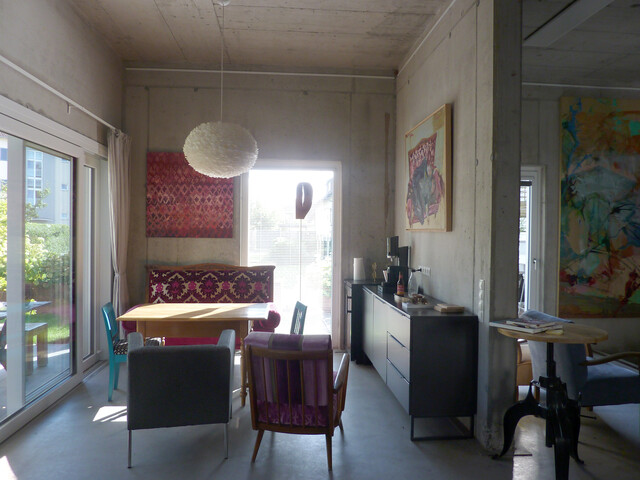 Geräumiges Haus mit Atelier/ Büro/Physio ,  5 Parkplätze, Terrasse, Garten, Abstellraum, Keller und Dachboden