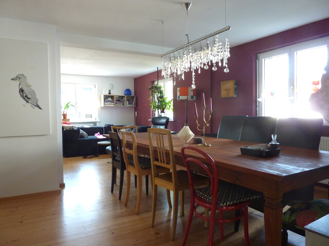 Geräumiges Haus mit Atelier/ Büro/Physio ,  5 Parkplätze, Terrasse, Garten, Abstellraum, Keller und Dachboden
