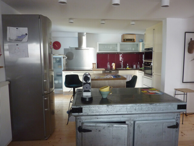 Geräumiges Haus mit Atelier/ Büro/Physio ,  5 Parkplätze, Terrasse, Garten, Abstellraum, Keller und Dachboden