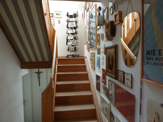 Geräumiges Haus mit Atelier/ Büro/Physio ,  5 Parkplätze, Terrasse, Garten, Abstellraum, Keller und Dachboden