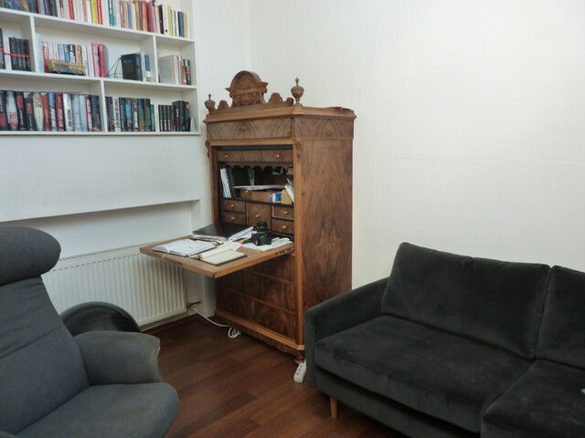 Geräumiges Haus mit Atelier/ Büro/Physio ,  5 Parkplätze, Terrasse, Garten, Abstellraum, Keller und Dachboden