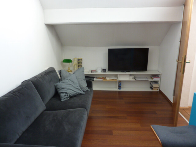 Geräumiges Haus mit Atelier/ Büro/Physio ,  5 Parkplätze, Terrasse, Garten, Abstellraum, Keller und Dachboden