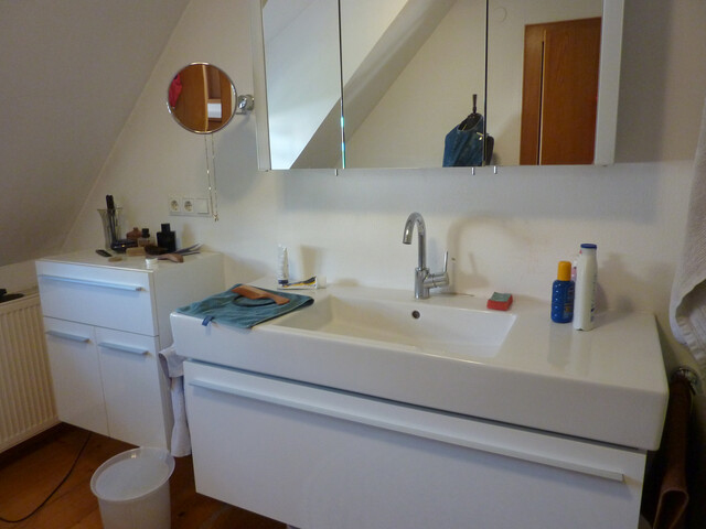Geräumiges Haus mit Atelier/ Büro/Physio ,  5 Parkplätze, Terrasse, Garten, Abstellraum, Keller und Dachboden