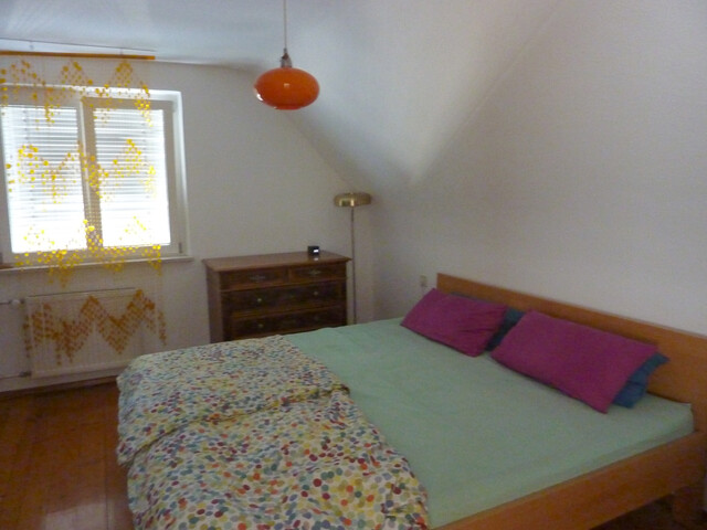 Geräumiges Haus mit Atelier/ Büro/Physio ,  5 Parkplätze, Terrasse, Garten, Abstellraum, Keller und Dachboden