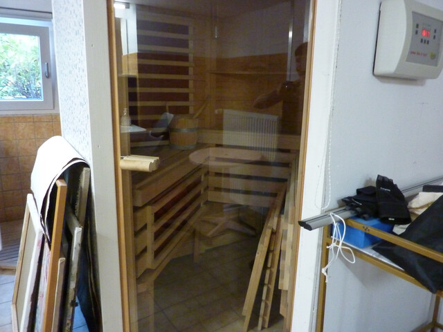 Geräumiges Haus mit Atelier/ Büro/Physio ,  5 Parkplätze, Terrasse, Garten, Abstellraum, Keller und Dachboden