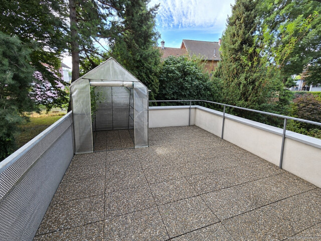 In top Lage: 3,5-Zimmer-Wohnung mit 82,5m², großzügiger Terrasse und Tiefgaragenplatz in Höchst