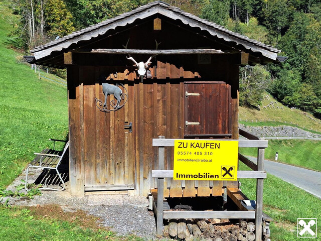 Grundstück mit Obstbäumen und kleinem Geräteschuppen!