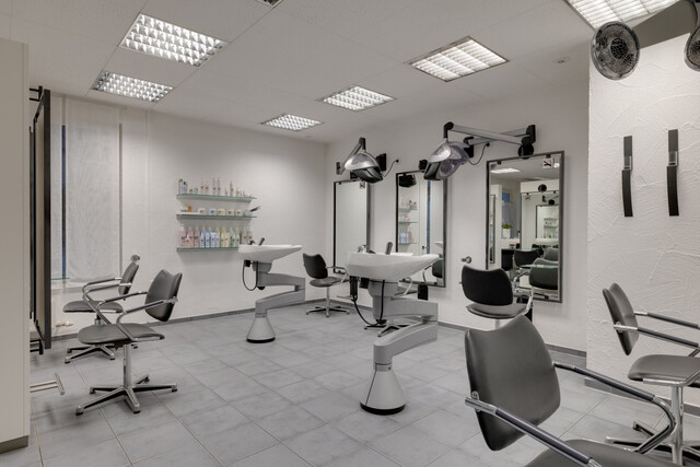 Exklusiver Friseursalon in zentraler Lage in Feldkirch – kann komplett ausgestattet und mit eingespieltem Team übernommen werden!