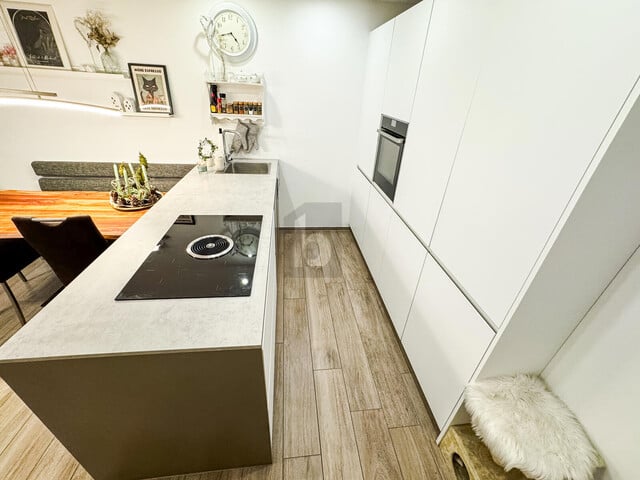 TRAUMHAFTER GARTENHIT IN TOP LAGE UND GRENZNAH