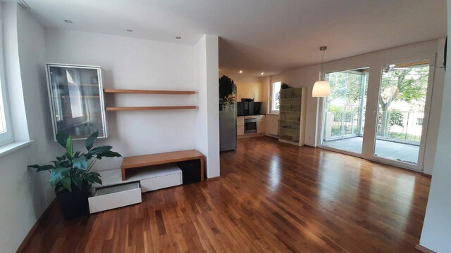 Zu vermieten: 4-Zimmer-Gartenwohnung, Wintergarten, Carport, Fahrradschöpfle
