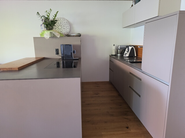 HOLZ. RUHE. FREIRAUM. – 4-ZIMMER-WOHNUNG MIT GROSSZÜGIGEM BALKON IN HARD