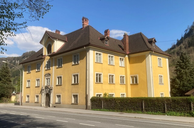 2 Zimmerwohnung in historischem Gebäude