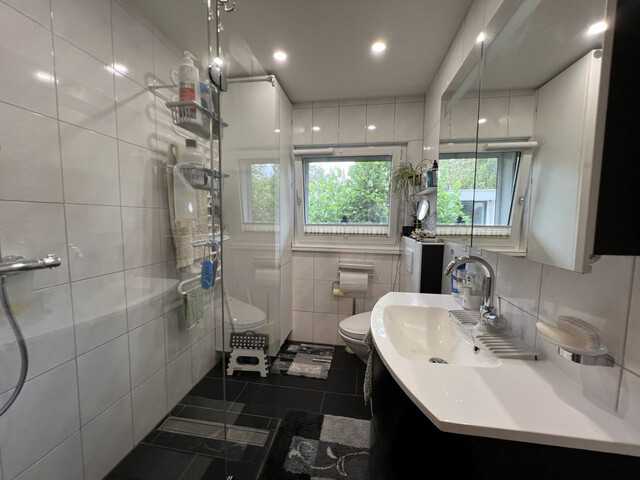 MEHRFAMILIENHAUS MIT VIEL GARTEN IN TOPLAGE