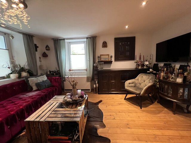 MEHRFAMILIENHAUS MIT VIEL GARTEN IN TOPLAGE