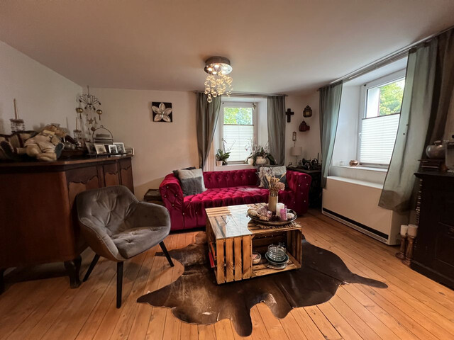 MEHRFAMILIENHAUS MIT VIEL GARTEN IN TOPLAGE