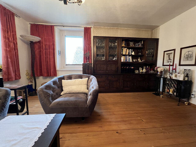 MEHRFAMILIENHAUS MIT VIEL GARTEN IN TOPLAGE