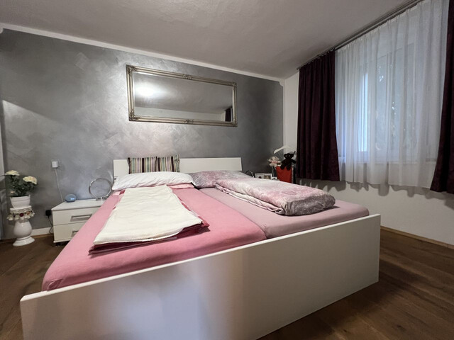 MEHRFAMILIENHAUS MIT VIEL GARTEN IN TOPLAGE