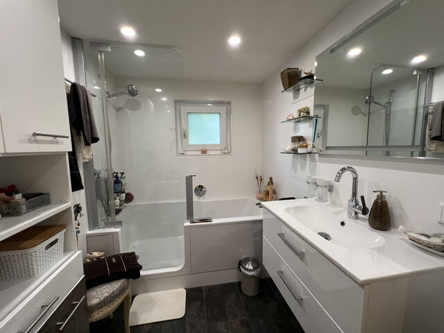 MEHRFAMILIENHAUS MIT VIEL GARTEN IN TOPLAGE