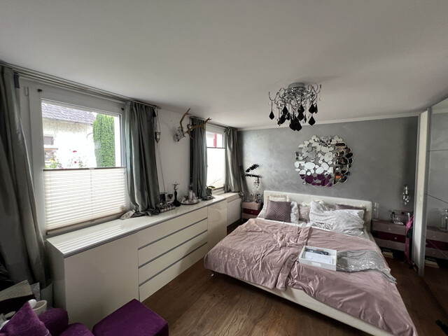 MEHRFAMILIENHAUS MIT VIEL GARTEN IN TOPLAGE