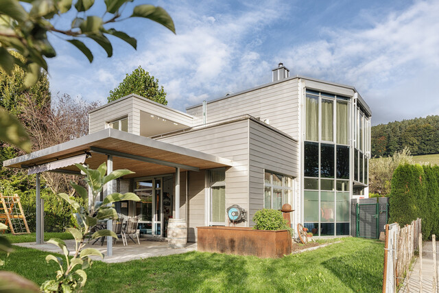 Modernes Wohnen und Arbeiten in einem Haus