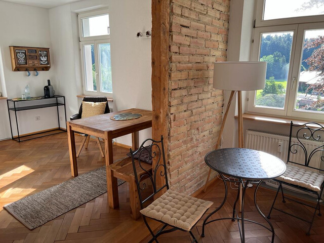 Sonnendurchflutete, großzügige 3,5  Zimmerwohnung im 2 OG, gesamte Etage,  