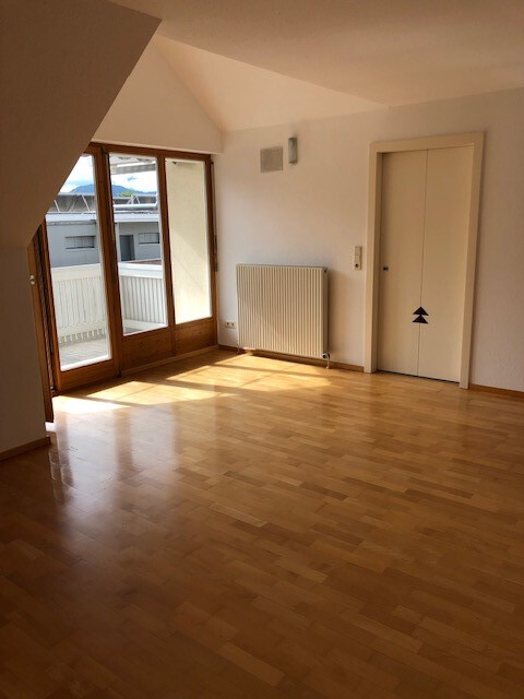 Gemütliche Dachgeschosswohnung mit Balkon, Gartennutzung und Garage
