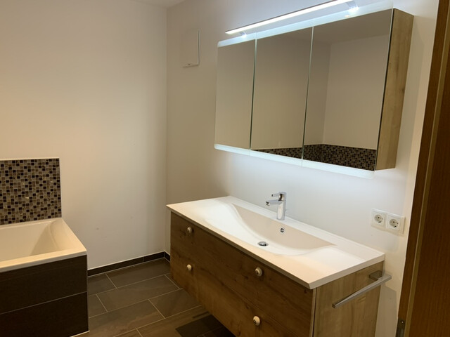 Moderne 4-Zimmer-Wohnung mit Terrasse, Tiefgaragenplatz und Kellerabteil in Muntlix