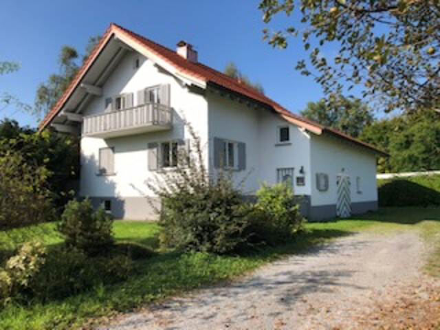 Wohnen im Grünen: Einfamilienhaus mit Garten, Terrasse und Keller