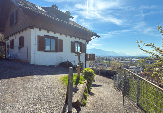 Einzigartig gelegenes Einfamilienhaus mit Rheintalblick