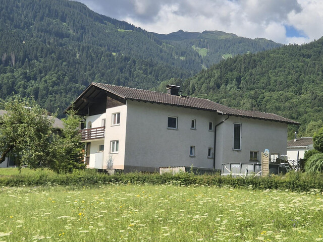 Charmantes Mehrfamilienhaus in Vandans mit Balkon und Terrasse