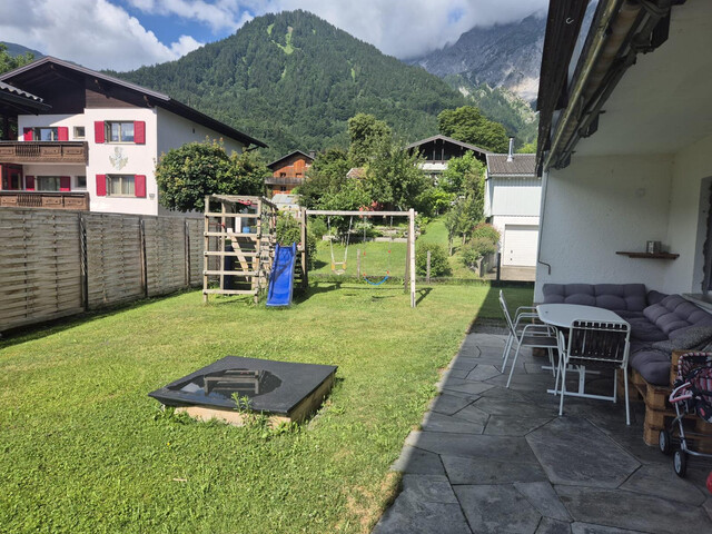 Charmantes Mehrfamilienhaus in Vandans mit Balkon und Terrasse