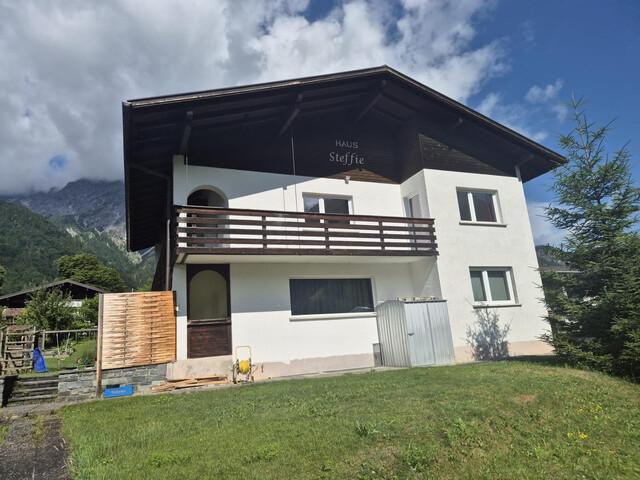 Charmantes Mehrfamilienhaus in Vandans mit Balkon und Terrasse