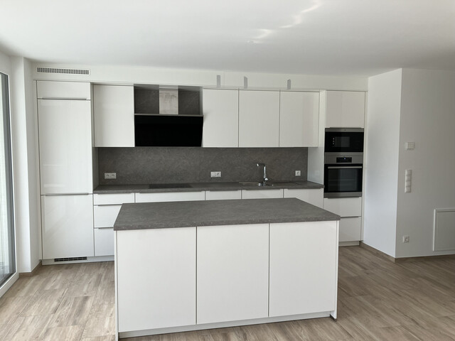 Neubau Gartenwohnung mit Terrasse, Garten, 2 Garagen in Toplage!