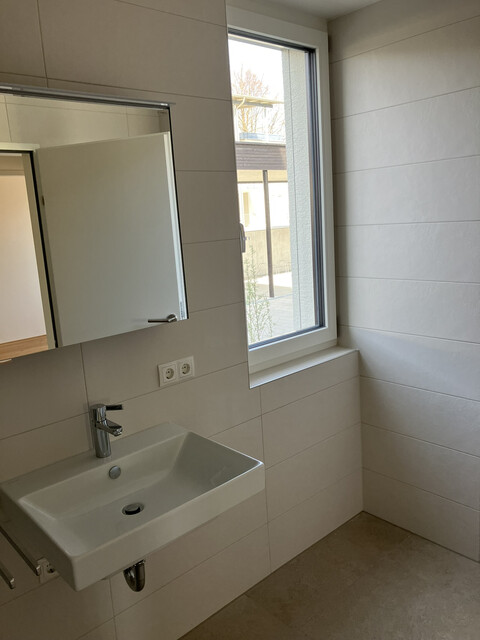 Neubau Gartenwohnung mit Terrasse, Garten, 2 Garagen in Toplage!