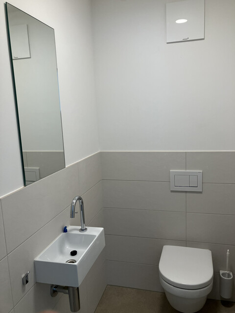 Neubau Gartenwohnung mit Terrasse, Garten, 2 Garagen in Toplage!