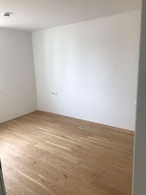 Neubau Gartenwohnung mit Terrasse, Garten, 2 Garagen in Toplage!