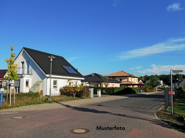 Großzügiges Einfamilienhaus mit Einliegerwohnung und viel Platz im Grünen