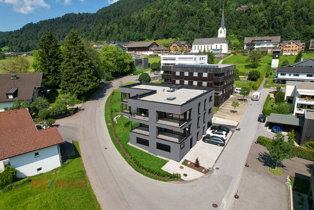 Erstbezug - Familienfreundliche 4-Zimmer-Wohnung mit Weitblick zu vermieten