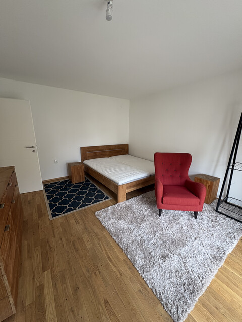 WG-Zimmer mit eigenem Bad und Gemeinschaftsküche