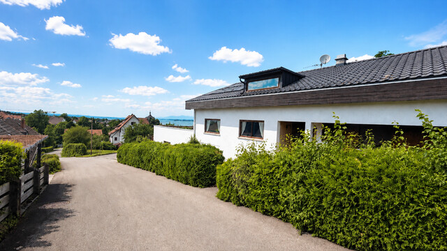 Großzügiges Wohnhaus mit Bodenseesicht, 160 m² Terrasse und sechs Stellplätzen in Bregenz
